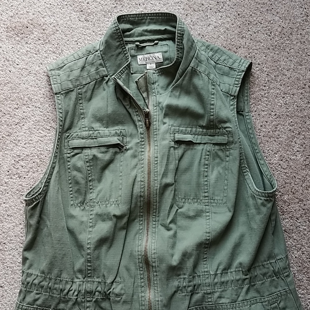 Green vest - Picture 2 of 4